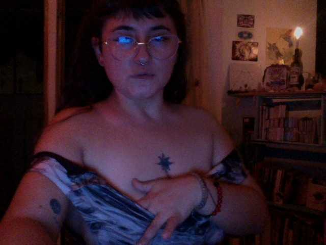 AlmaVolcan88 live cam on BongaCams