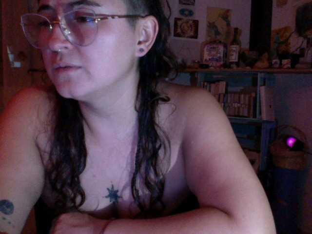 AlmaVolcan88 live cam on BongaCams