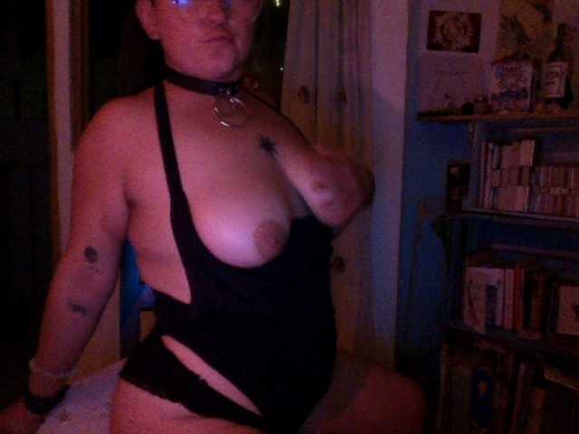 AlmaVolcan88 live cam on BongaCams