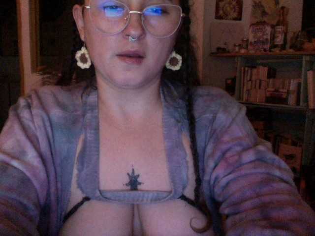 AlmaVolcan88 live cam on BongaCams