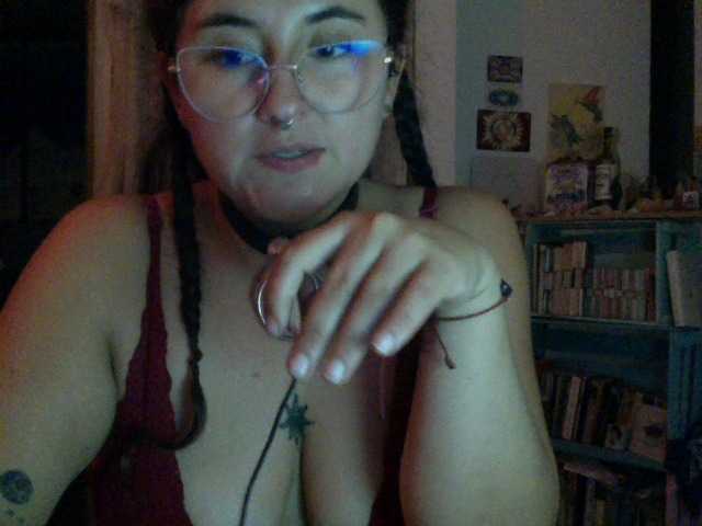 AlmaVolcan88 live cam on BongaCams