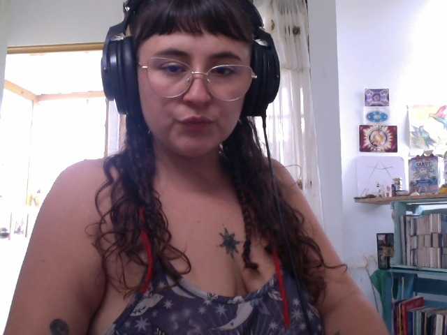 AlmaVolcan88 live cam on BongaCams