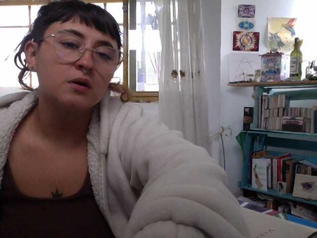 AlmaVolcan88 live cam on BongaCams