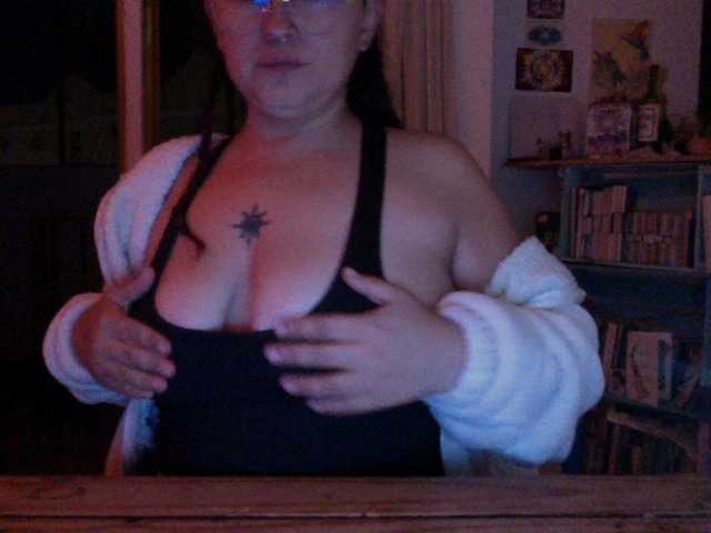 AlmaVolcan88 live cam on BongaCams
