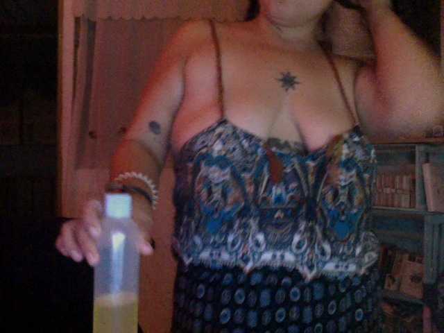 AlmaVolcan88 live cam on BongaCams
