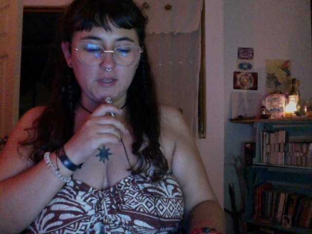 AlmaVolcan88 live cam on BongaCams