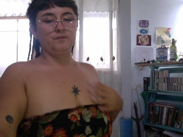 AlmaVolcan88 live cam on BongaCams