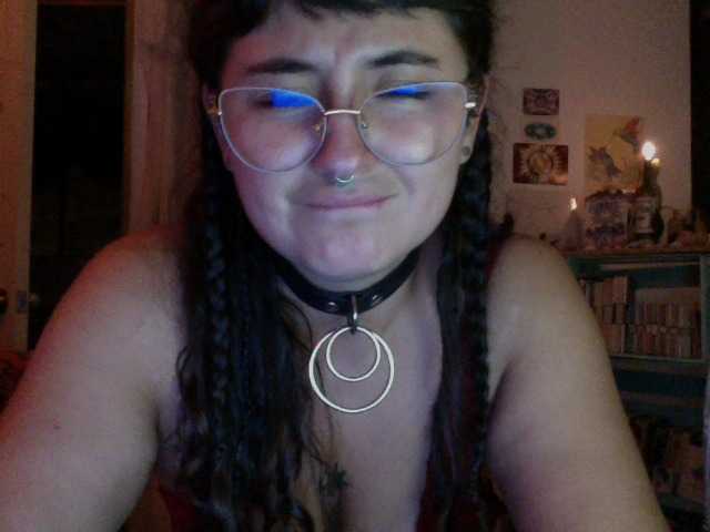AlmaVolcan88 live cam on BongaCams