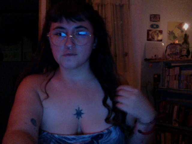 AlmaVolcan88 live cam on BongaCams