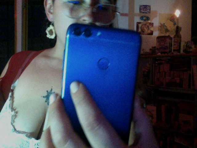 AlmaVolcan88 live cam on BongaCams