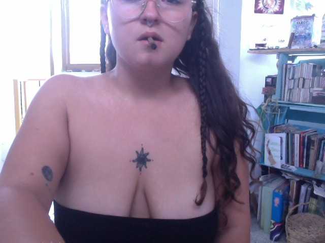 AlmaVolcan88 live cam on BongaCams