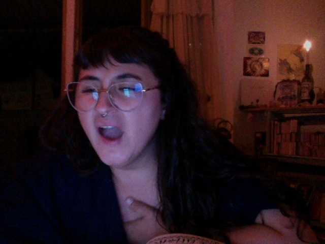 AlmaVolcan88 live cam on BongaCams