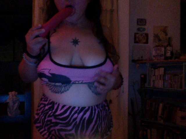 AlmaVolcan88 live cam on BongaCams