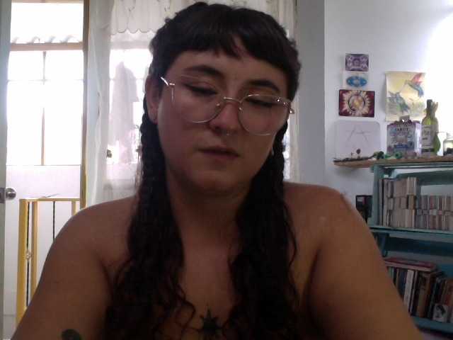 AlmaVolcan88 live cam on BongaCams