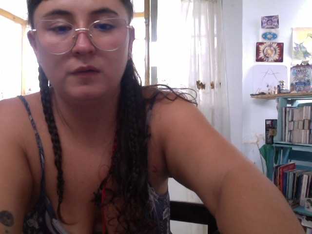 AlmaVolcan88 live cam on BongaCams