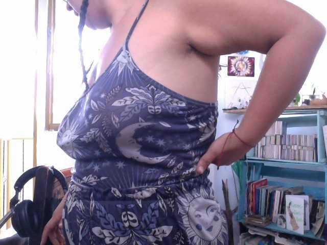 AlmaVolcan88 live cam on BongaCams
