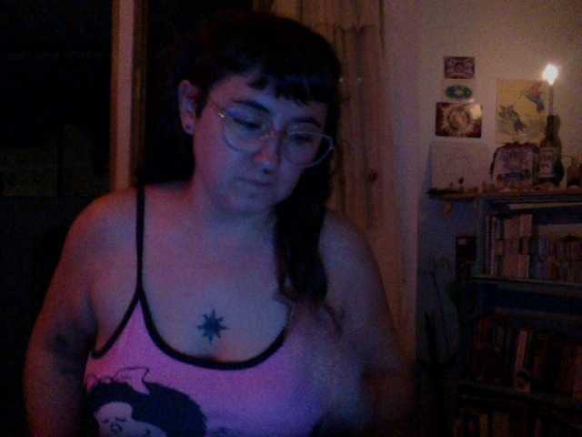 AlmaVolcan88 live cam on BongaCams