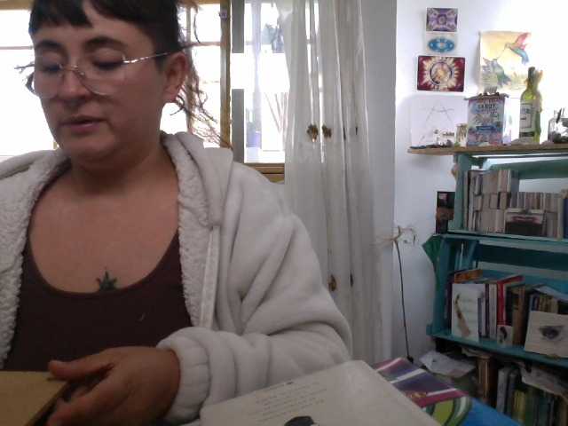AlmaVolcan88 live cam on BongaCams