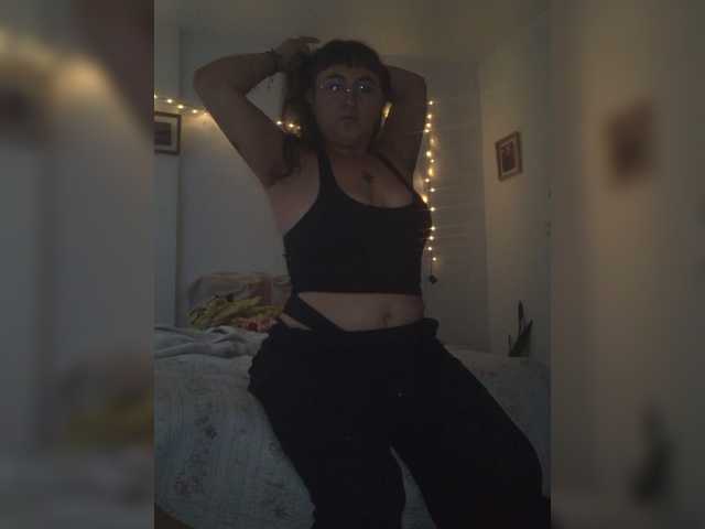 AlmaVolcan88 live cam on BongaCams