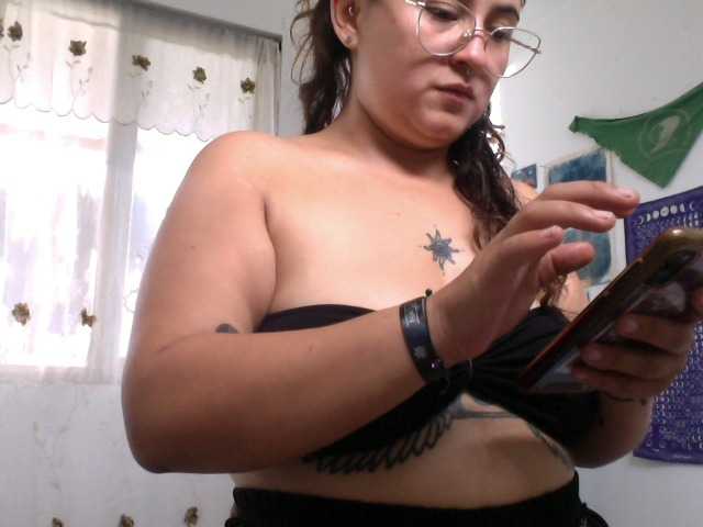 AlmaVolcan88 live cam on BongaCams