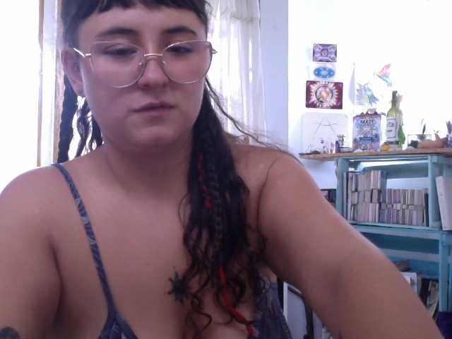 AlmaVolcan88 live cam on BongaCams