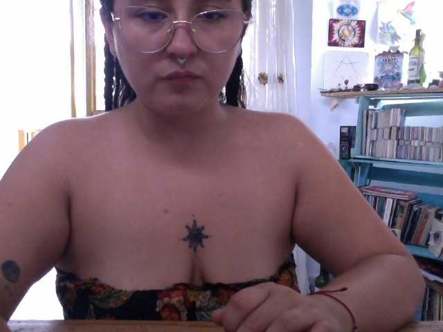 AlmaVolcan88 live cam on BongaCams