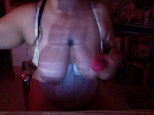 AlmaVolcan88, en vivo ahora en BongaCams