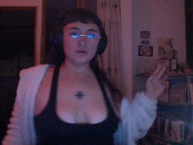 AlmaVolcan88 live cam on BongaCams