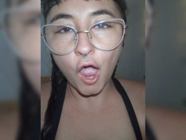AlmaVolcan88 live cam on BongaCams