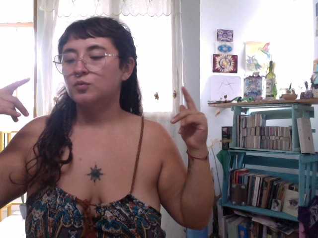 AlmaVolcan88 live cam on BongaCams