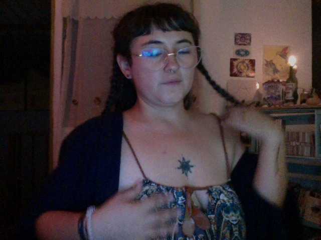 AlmaVolcan88 live cam on BongaCams