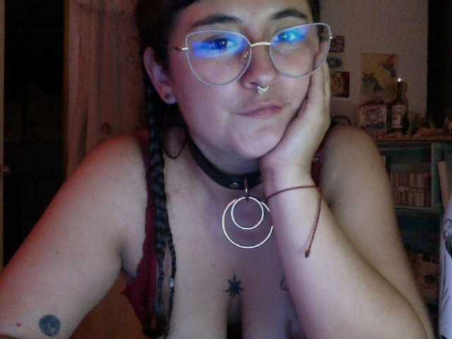 AlmaVolcan88 live cam on BongaCams