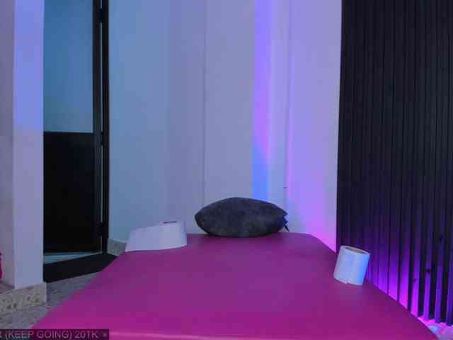 little-zoe- Live Webcam on BongaCams