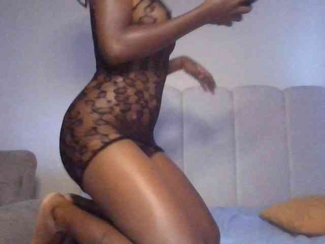 Model: KissMeCoco
