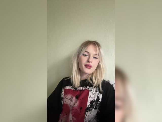 LizzuCrown live cam on BongaCams