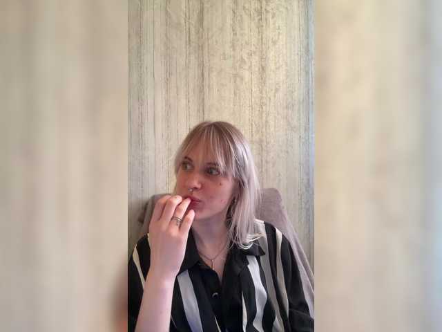 LizzuCrown live cam on BongaCams