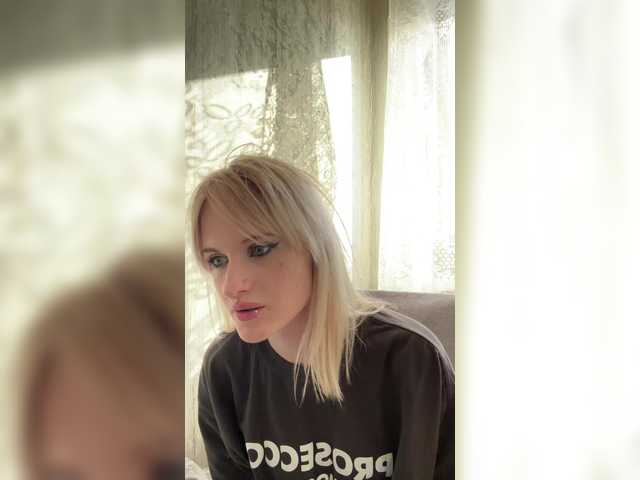 LizzuCrown live cam on BongaCams