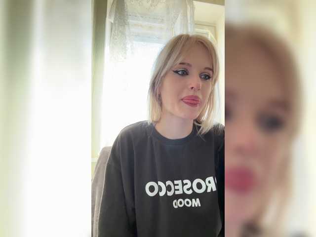LizzuCrown live cam on BongaCams