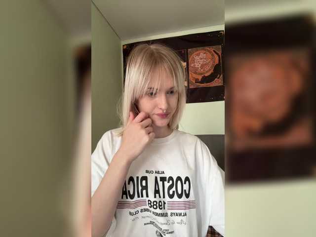 LizzuCrown webcam