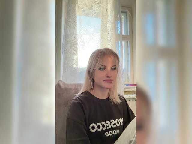 LizzuCrown live cam on BongaCams