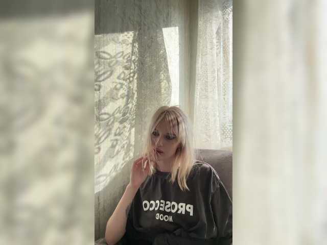 LizzuCrown live cam on BongaCams