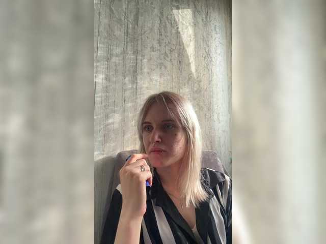 LizzuCrown live cam on BongaCams