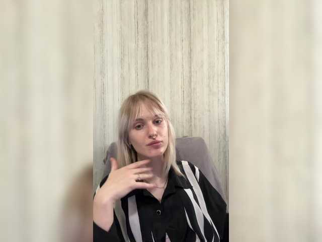 LizzuCrown live cam on BongaCams