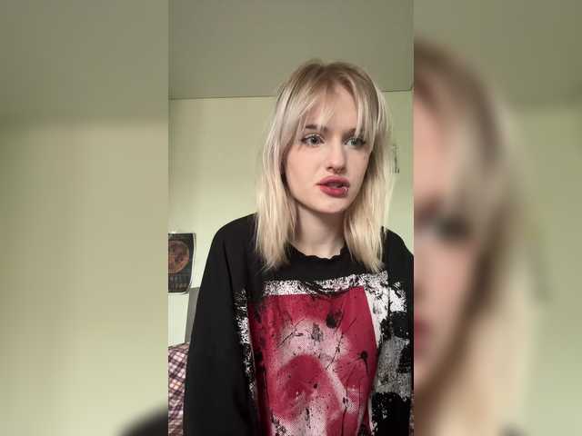LizzuCrown live cam on BongaCams