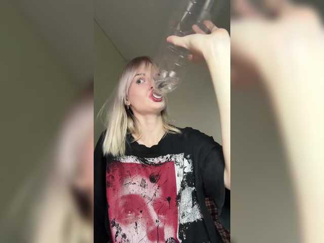LizzuCrown live cam on BongaCams