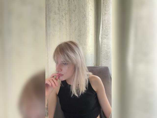 LizzuCrown live cam on BongaCams