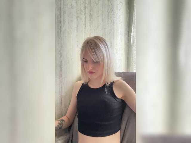 LizzuCrown live cam on BongaCams