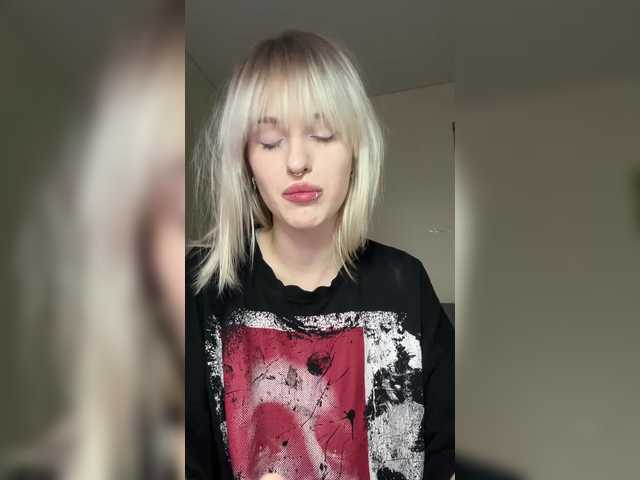 LizzuCrown live cam on BongaCams