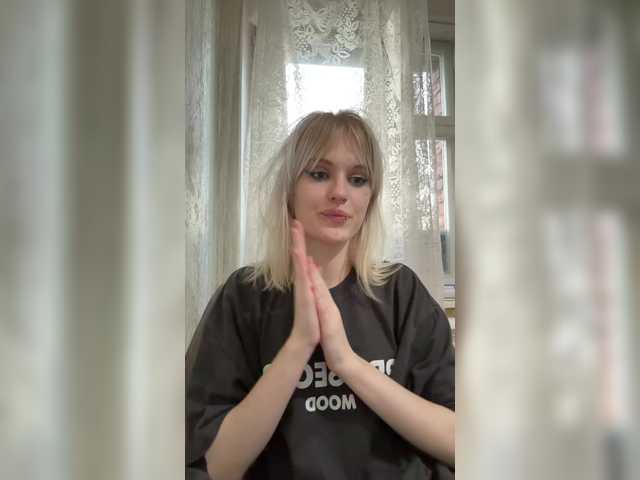 LizzuCrown live cam on BongaCams