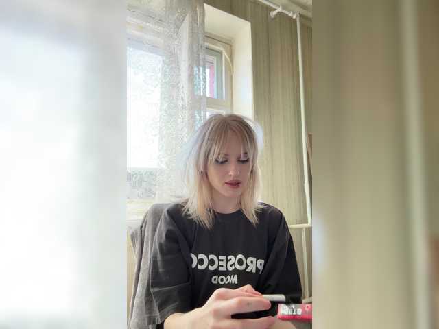 LizzuCrown live cam on BongaCams